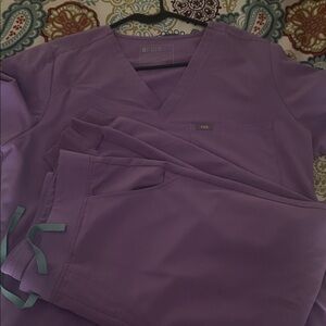 Figs Lavender Scrub Set